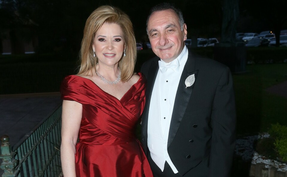 Claudia García de Marcos y Raúl Marcos, papás del novio. FOTO: OMAR VALDEZ