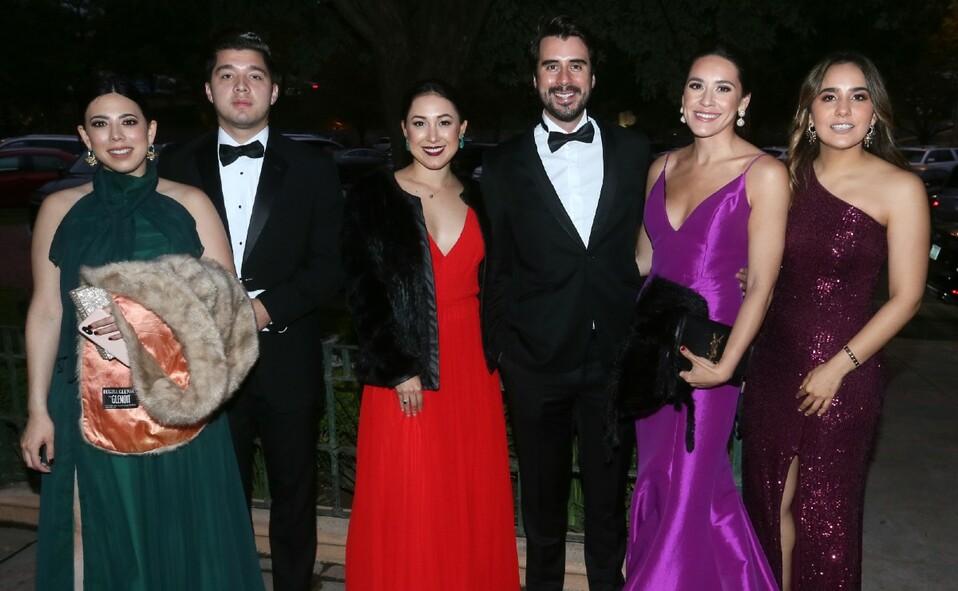 Melissa Rodríguez, Érick Favela, Karla Reyes, Rodrigo Gamboa, Jovaly Caballero y Ana Sofía Quintanilla. FOTO: OMAR VALDEZ