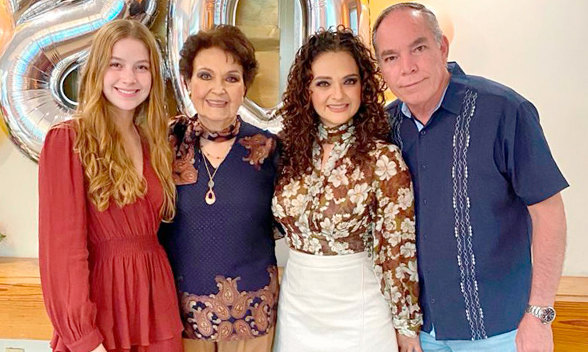 Sofía, Vicky, Grettel y Roberto