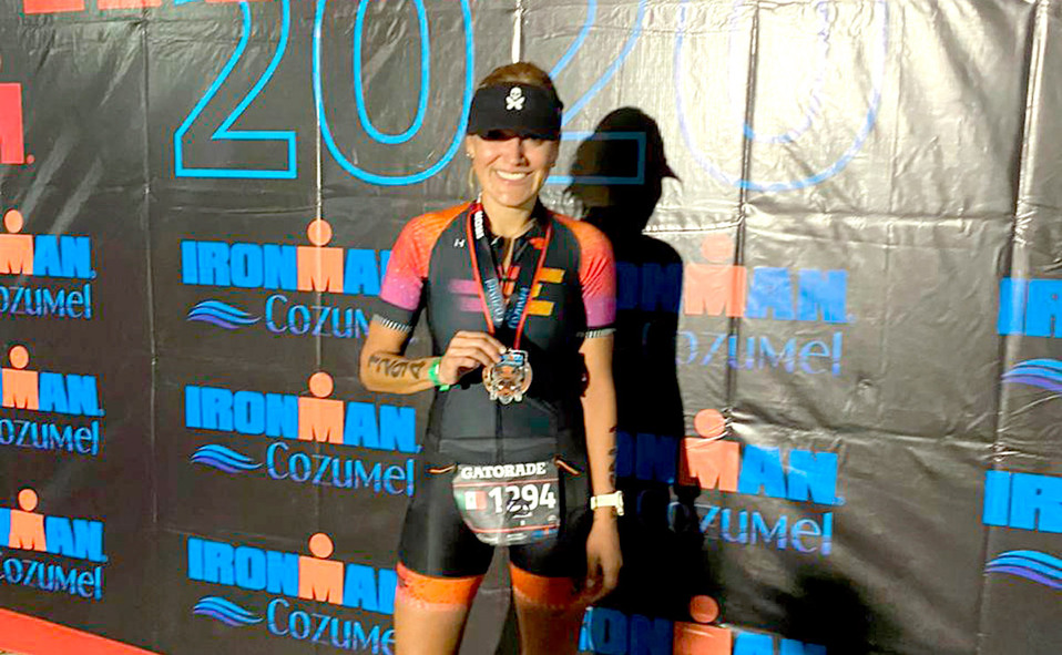 Hilda con su medalla de ganadora