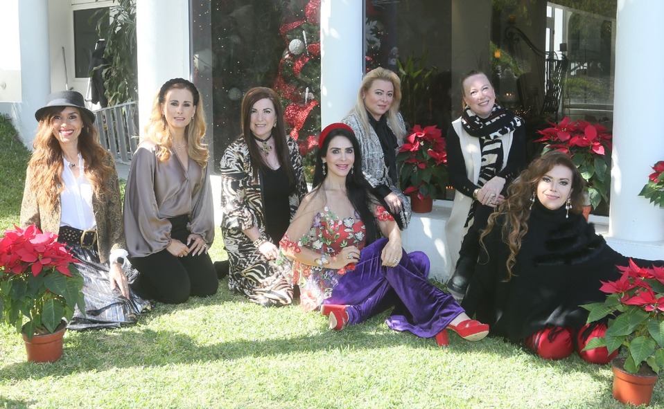 Olga Mejía, Graciela Tancredi, Marlene Dávila de Rodríguez, Martha Martínez de Ruiz, Marina Benavides de Castilla, Lorena Dávila de Rocher y Mirthala