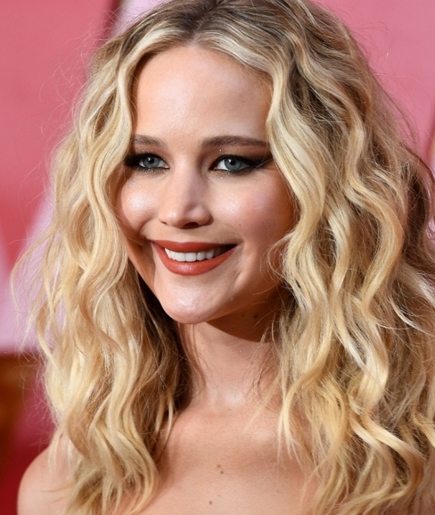Jennifer Lawrence reaparece con cabello rojo y fleco (Foto: Instagram)