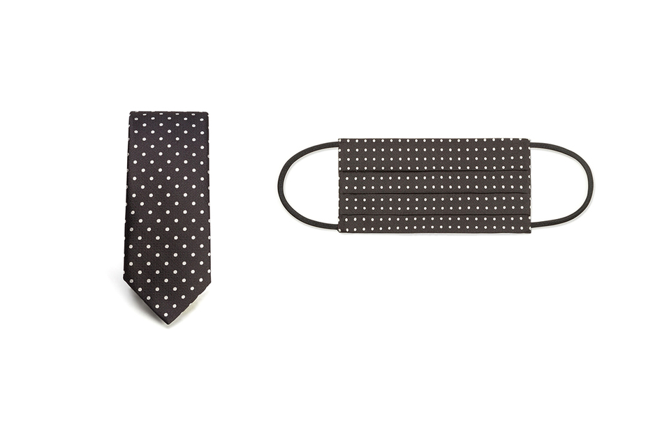Corbata y cubrebocas de lunares DOLCE & GABBANA.