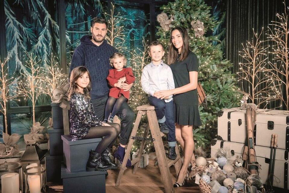 La familia de André-Pierre Gignac posó en el set de Loreto Villarreal