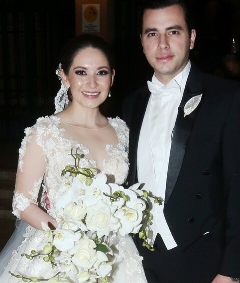 La pareja celebró en grande junto a sus  seres más queridos. FOTO: OMAR VALDEZ