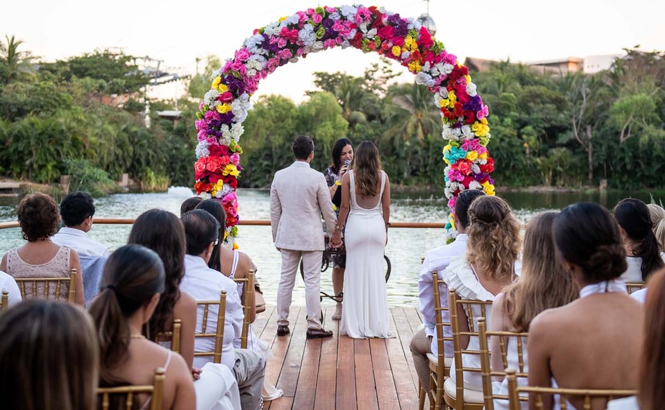 Los novios durante la ceremonia  /  Fotos: Ben Olivares