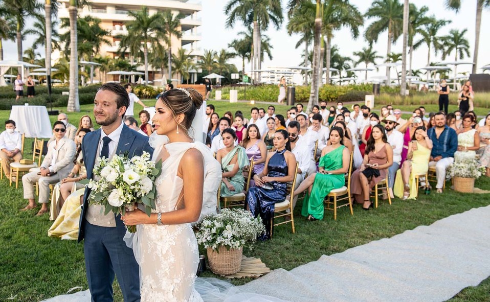 Los novios durante la ceremonia  /  Fotos: Ben Olivares