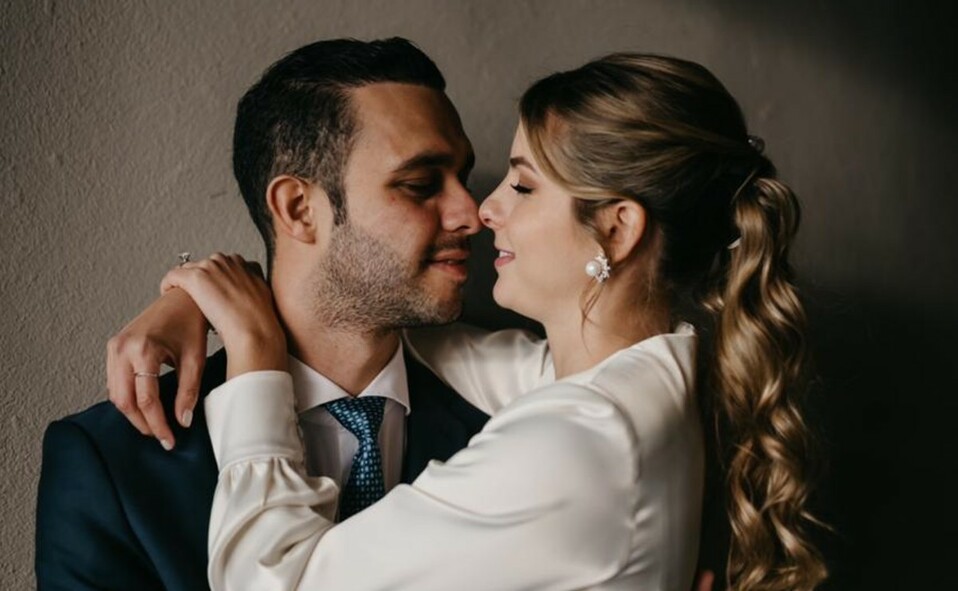 Sergio y Raissa eligieron celebrar en casa del novio. FOTO: CORTESÍA EFEGE