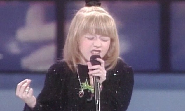 A los 8 años apareció en el concurso de televisión, "Star Search"