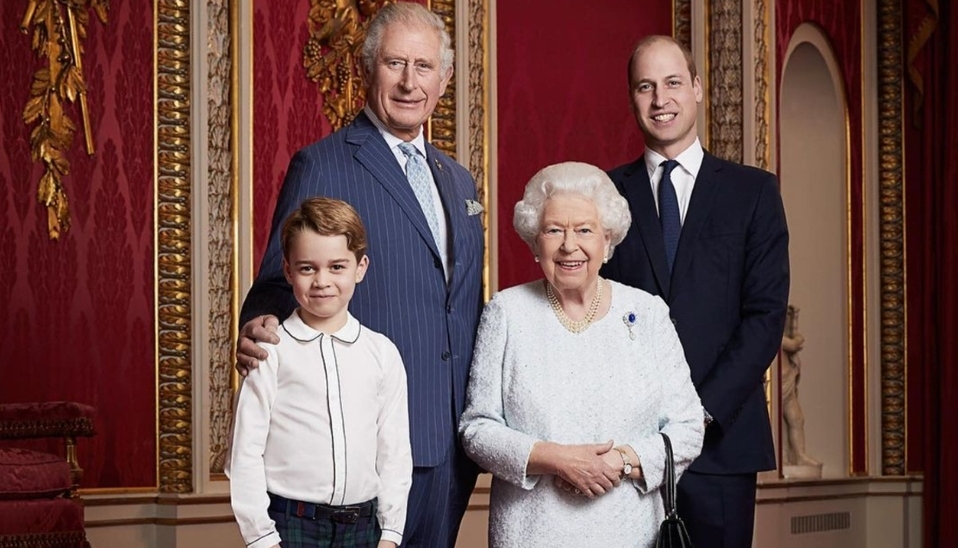 Príncipe William y Carlos comparten sus retratos navideños 2020 (Foto: Instagram)