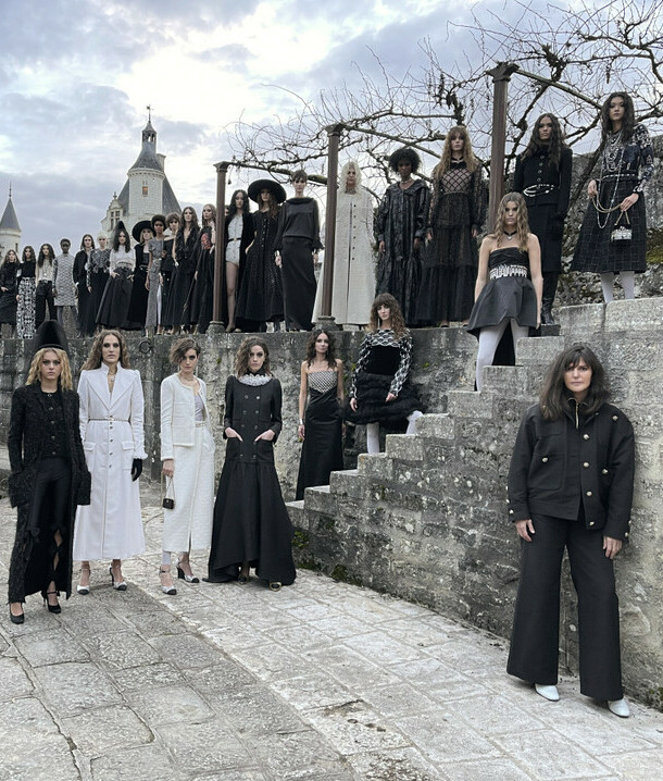 Descubre los mejores looks del desfile Métiers d'Art 2021 de Chanel.