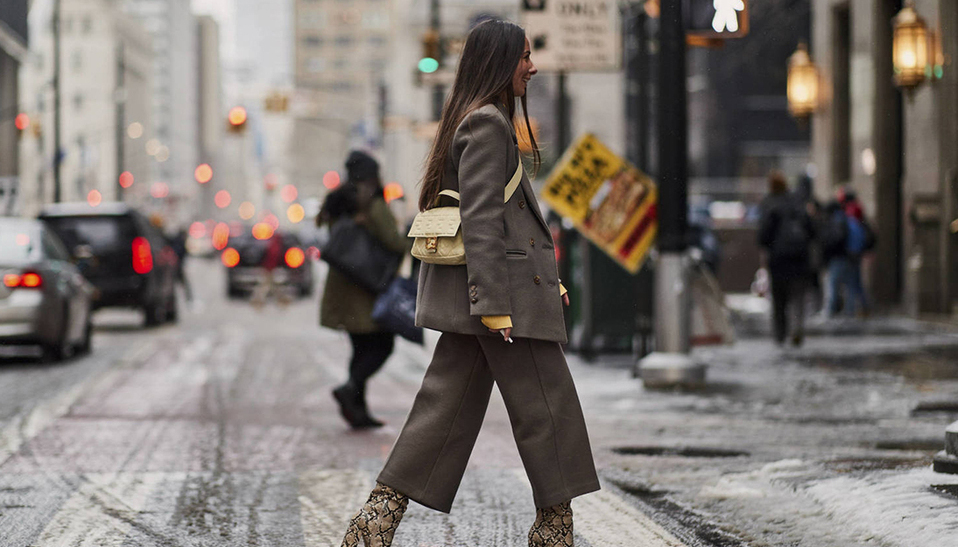 Los pantalones culotte los vemos más presentes que nunca en el streetstyle. Foto: Archivo