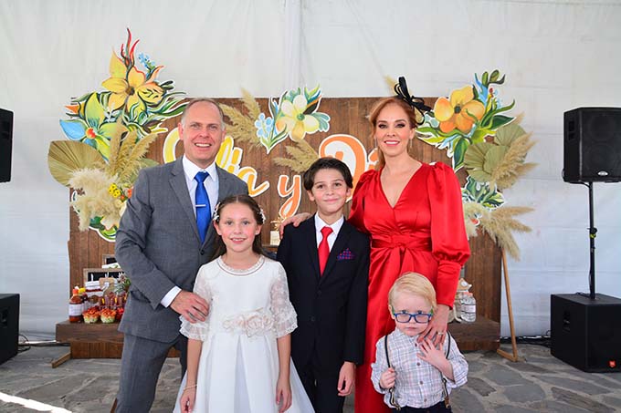 Luis Sanz Cerrada, Diego Sanz Cerrada, Tessy Camacho, Sofía Sanz Cerrada y Andrés Sanz Cerrada
