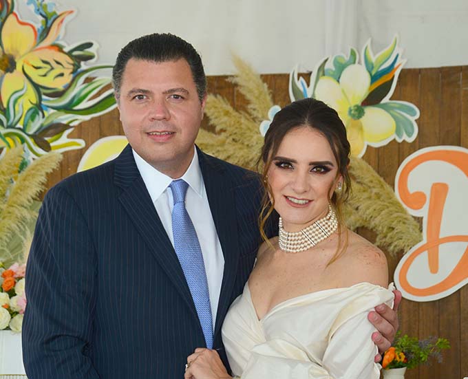 PADRINOS DE DIEGO Rodrigo Gallardo y Angie Venegas