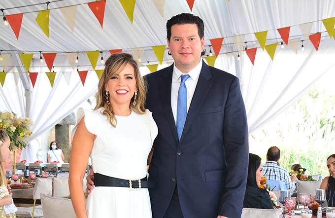 PADRINOS DE SOFÍA Míriam Jiménez y Luis Niño