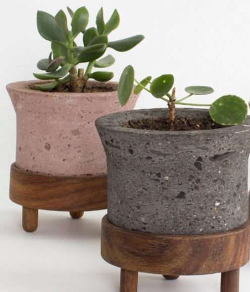 Tripod Pot Kua de Axoque Studio