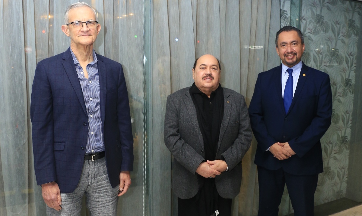 Socios fundadores de la clínica Roberto Santos, Pedro Galache y Pablo Díaz / Foto: Daniel Saldívar