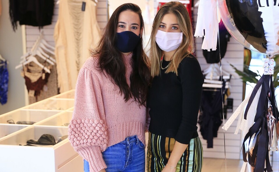 Daniela Villagómez y Dina Bazán. FOTO: DANIEL SALDÍVAR