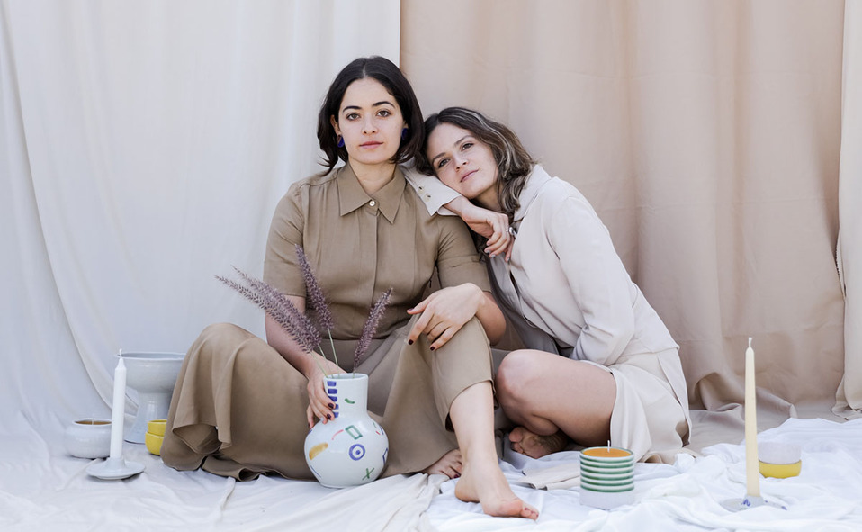 Las hermanas crearon Agua Viva a partir de su experiencia con la talavera.