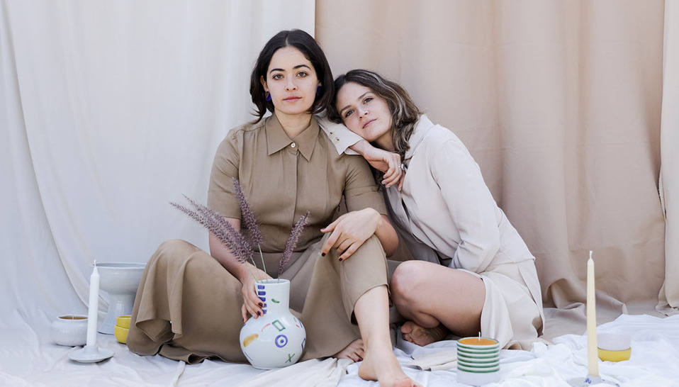 Las hermanas crearon Agua Viva a partir de su experiencia con la talavera.