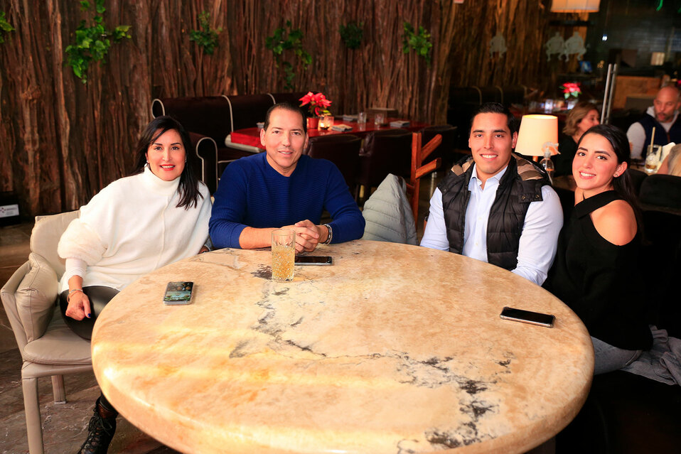 Claudia Rodríguez, Hugo Barrera, Hugo Barrera y Alana Barrera
