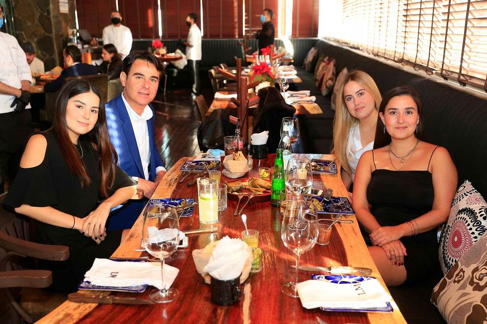Jorge Garza, Paulina Garza, Melissa Garza y Cordelia Garza