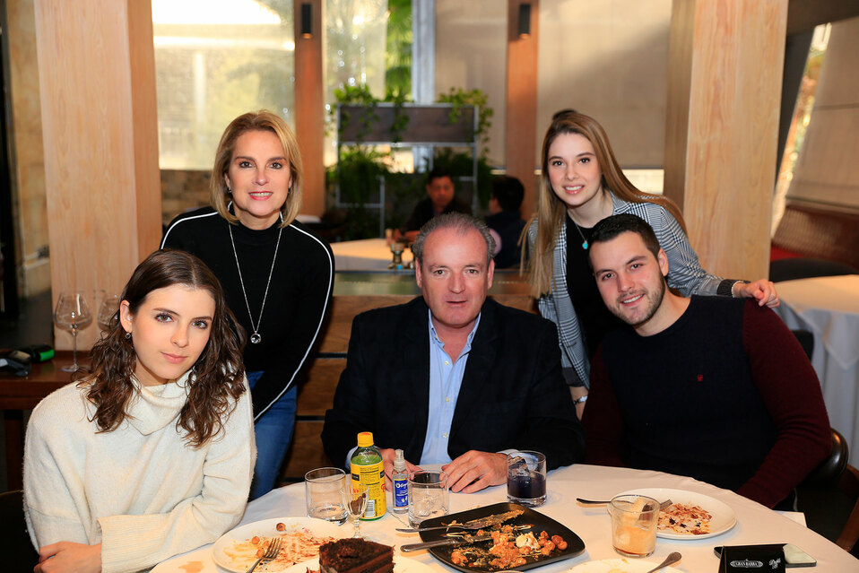 Maruca Bajos, Ana Paula Romero, Carlos Romero, Cecilia González y Paulino Romero