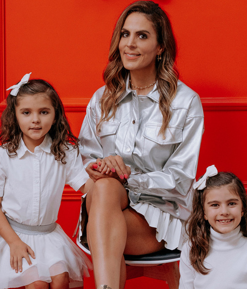 Vanessa Jiménez ha decidido rescatar tradiciones e inculcarlas a sus hijas. Foto: Fernando Ruiz