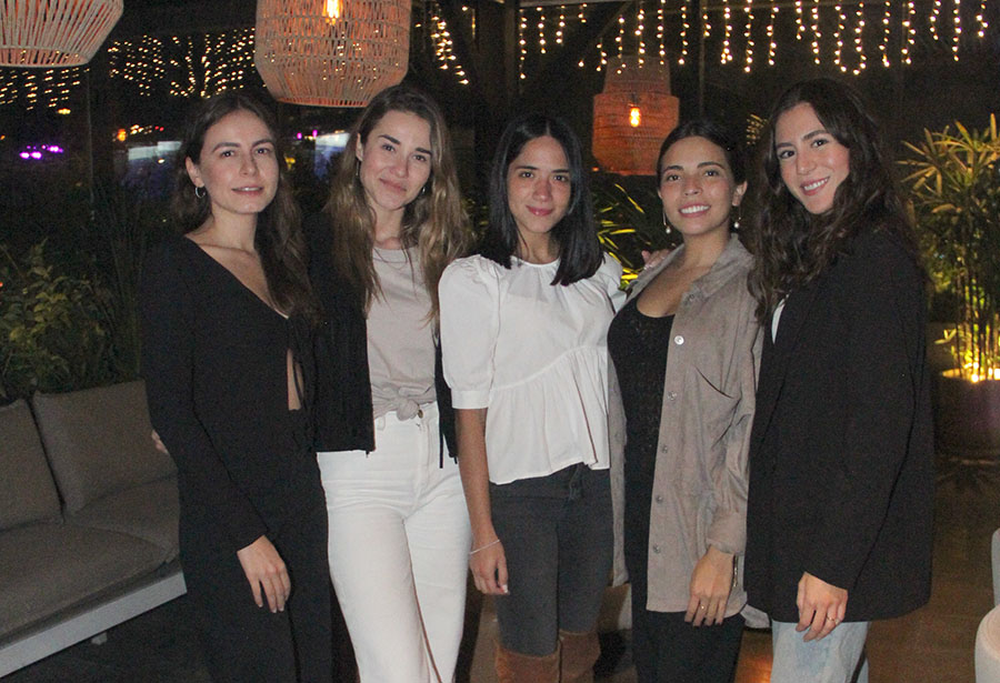 Isabel Íñiguez, Fer Gudiño, Mariana Madrigal, Paloma Castellanos y Paty Garciarce