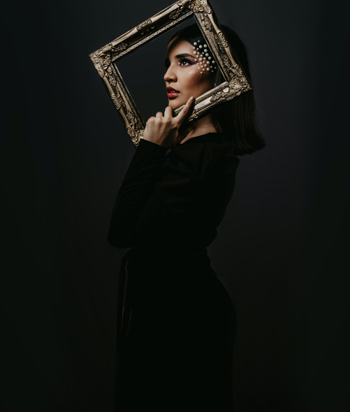 Descubre las maneras que puedes combinar un vestido negro / Foto: Cortesía