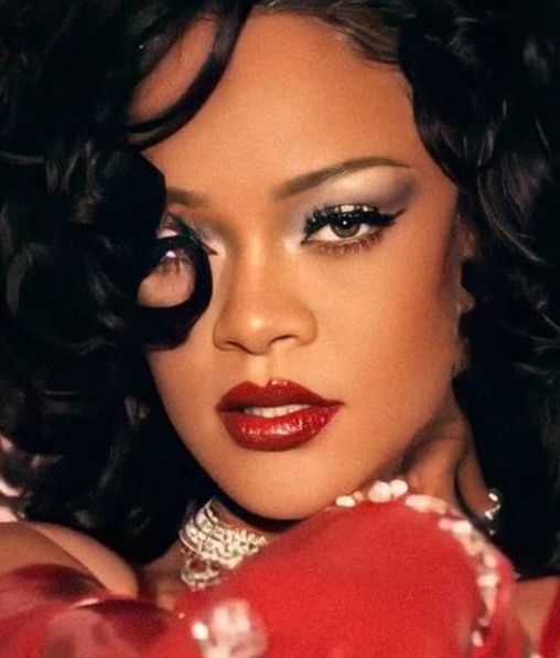 Rihanna anuncia y posa en su lencería para San Valentín 2021 (Foto: Instagram)