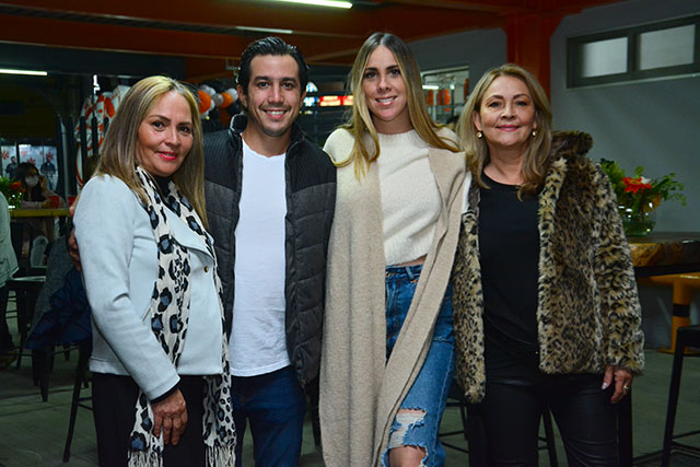 Monserrat Anhelo, Amelia Anhelo, Luis Gutiérrez y Andrea Parra