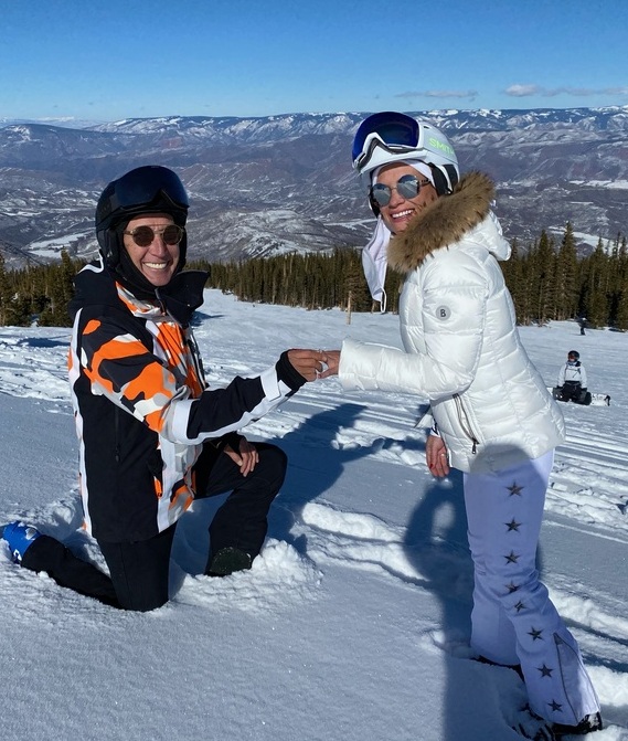 Hernán "Grillo" Sada y Sandra Escamilla se comprometieron en Snowmass Village, Colorado.