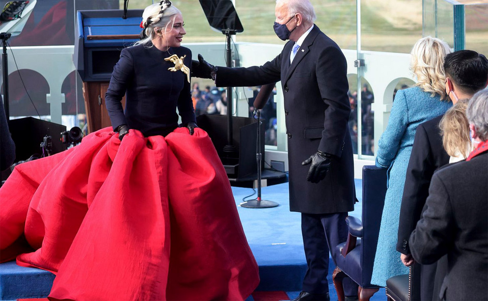 Lady Gaga sorprendió con un vestido lleno de simbolismo en la ceremonia de investidura de Jor Biden (Foto: Cortesía)