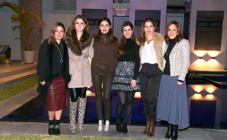 Cory, Dora, Isabel, Lucía, Claudia y Paulina