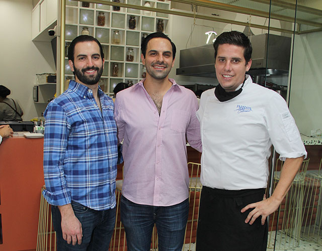 Carlos Bravo, Emilio Bravo y Amador Orozco.