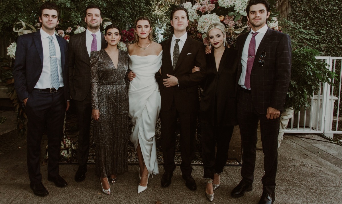 La pareja junto a los hermanos de la novia / Foto: Daniela Villarreal