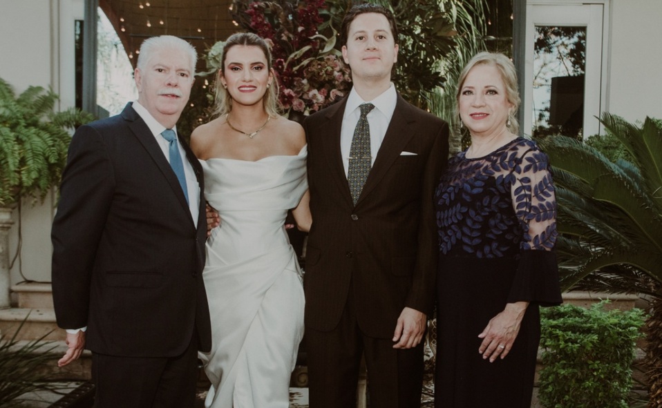Papás del novio. Javier Chacón, Graciela Rubio, Javier Chacón y Nora Guerrero de Chacón / Foto: Daniela Villarreal