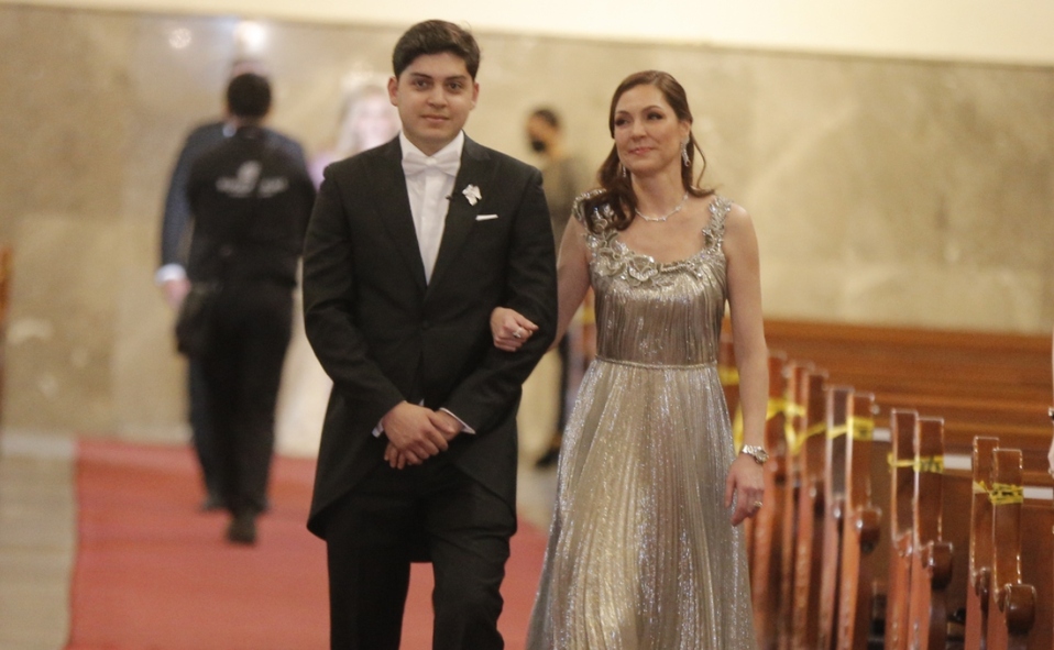 Andrés Garza junto a su mamá Laura Garza / Foto: Daniel Saldívar