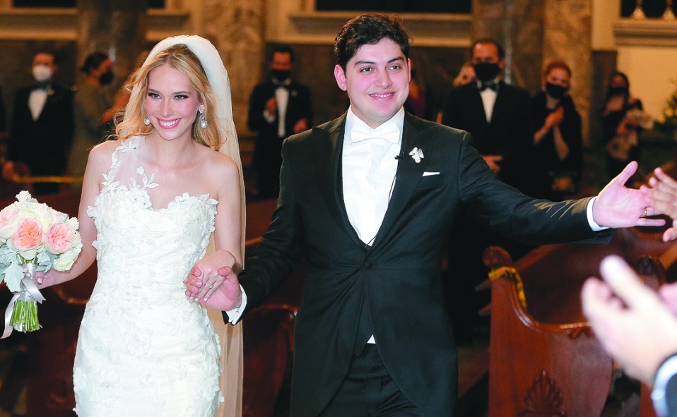Lorena Agrza y Andrés Garza al finalizar la ceremonia / Foto: Daniel Saldívar