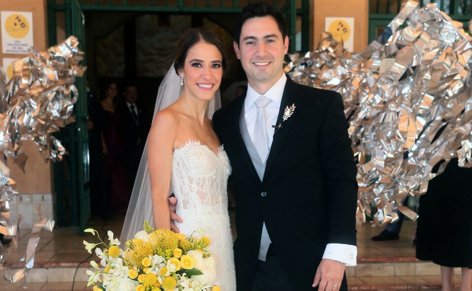 La pareja unió sus vidas rodeados de sus seres más queridos.FOTO: OMAR VALDEZ