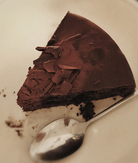 Descubre la receta para hacer un delicioso pastel keto de chocolate. Fotografía de Y Cai / Unsplash