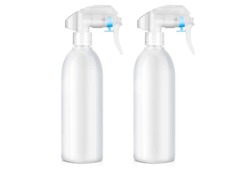 REUSA Cuando hagas limpieza en el baño tira los productos que no usas, pero guarda los botes para tus futuros cosméticos DIY.