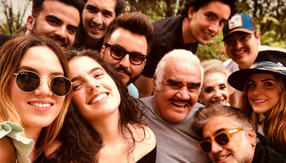 Vicente Fernández: ellos son todos sus hijos y nietos (Foto: Instagram)