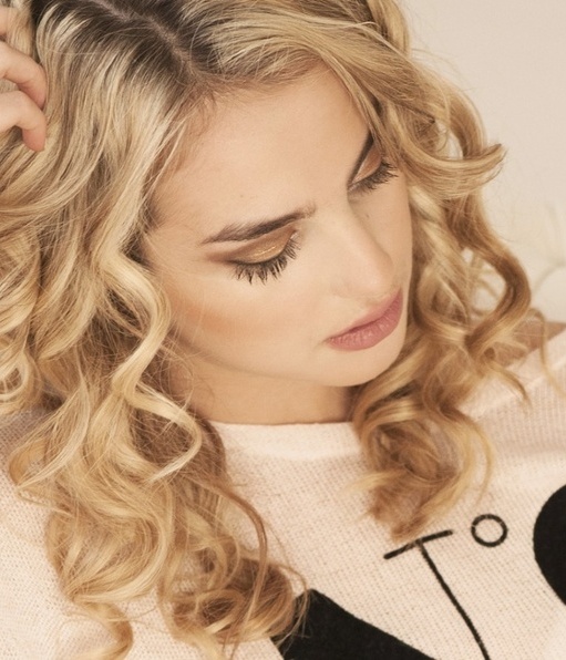 El uso de vitaminas nos ayudarán a mantener un cabello fuerte y sano (Foto: Pexels).