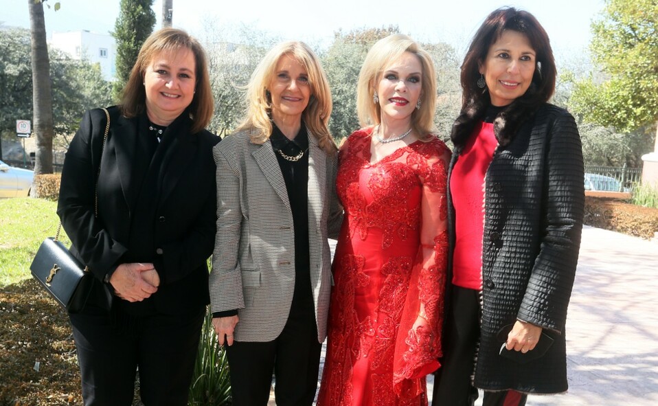 Alicia Fernández de Kalifa, Loren Kuri de Kalifa, Patricia Rodríguez de Marcos y Victoria Kalifa de Marcos. FOTO: OMAR VALDEZ
