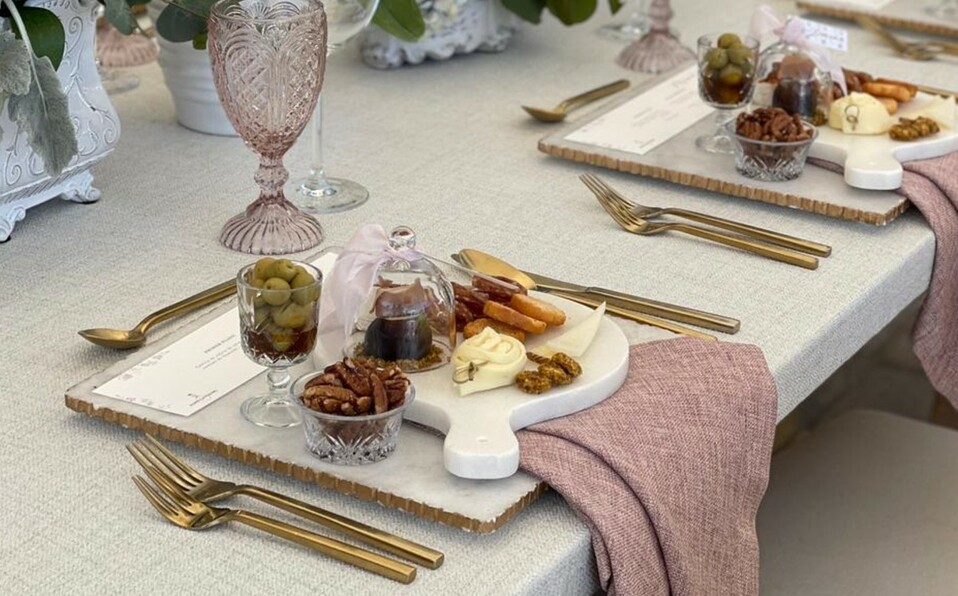 Barra salada y dulce de El Pan y la Sal, catering de ALME y pastel de Anita Elizondo  Foto: Mau Santos