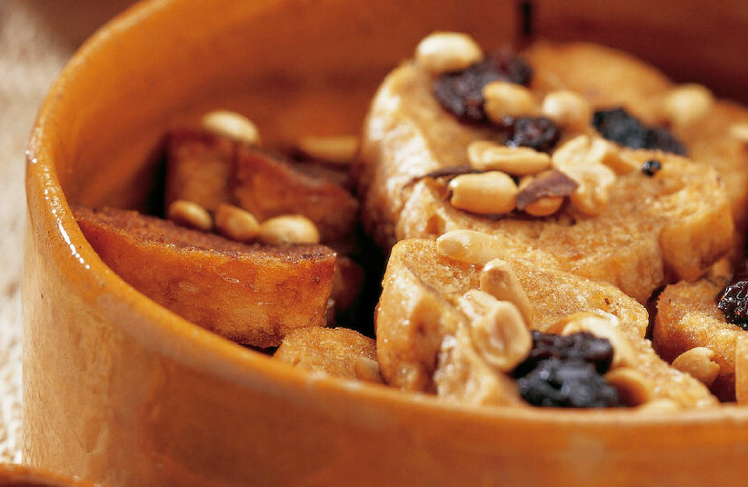 La capirotada es uno de los postres tradicionales durante esta temporada. Foto: Archivo