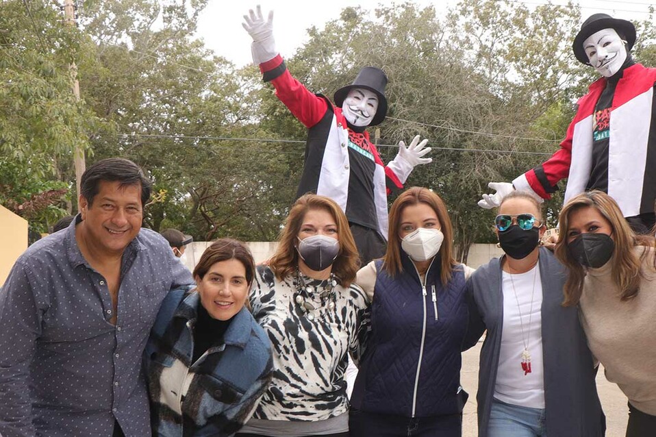 Jorge Tacea, Macarena Madaria, Elvira del Campo, Maritoni Espino, María Haces y Silvia Tacea/Fotos: Dennis Hernández