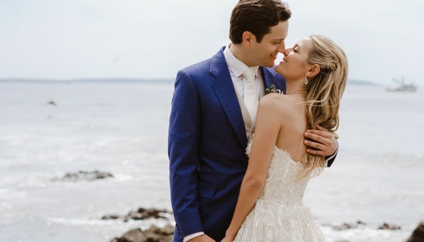 Eduardo y Cordelia se dieron el sí a la orilla del mar. FOTO: MERAKI WEDDINGS